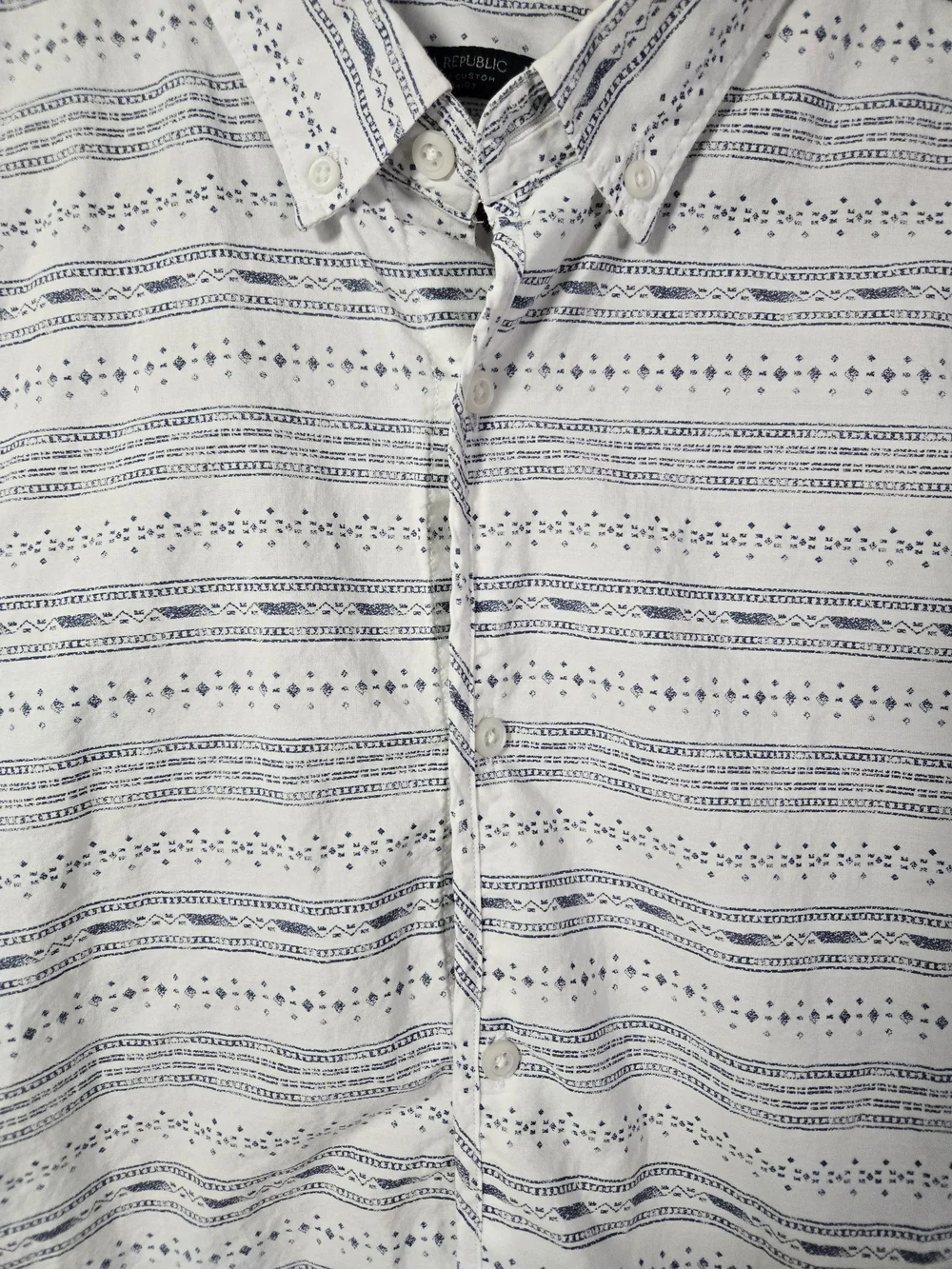 Banana Republic White & Navy Stripe Short‑Sleeve Button‑Down Shirt – Size L